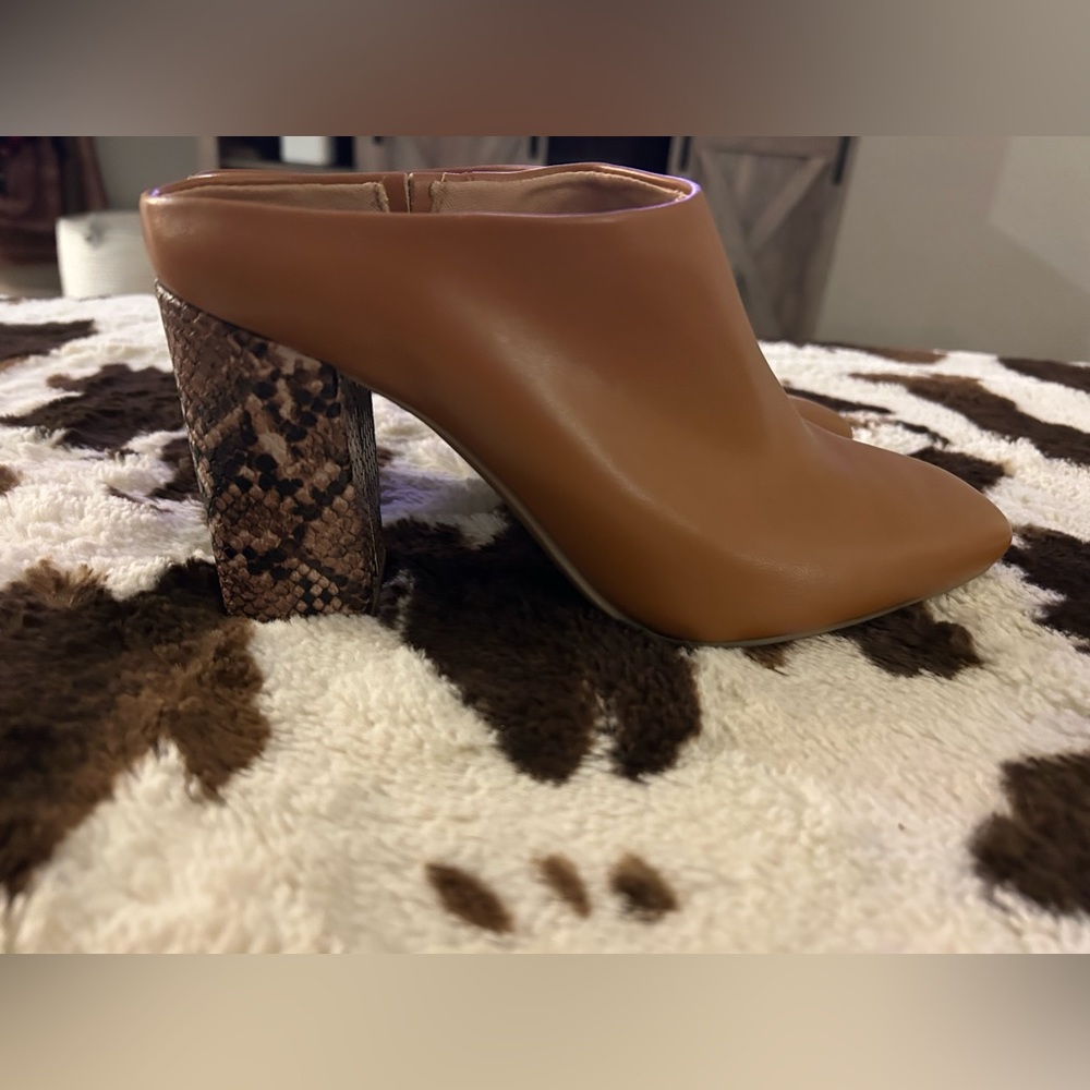 Heeled Mule Shoe